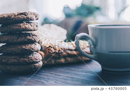 Eclairs And Cookies 43760005