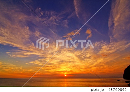 西伊豆 土肥 旅人岬から見た駿河湾の夕景 43760042