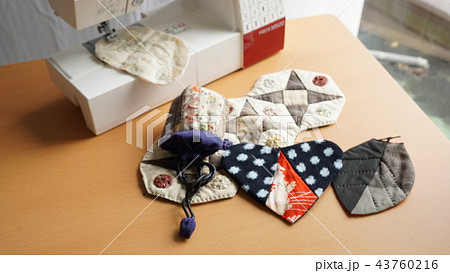 SDGs　ミシンーハンドメイド余り布ハギレ画像　リサイクル　リユース 43760216