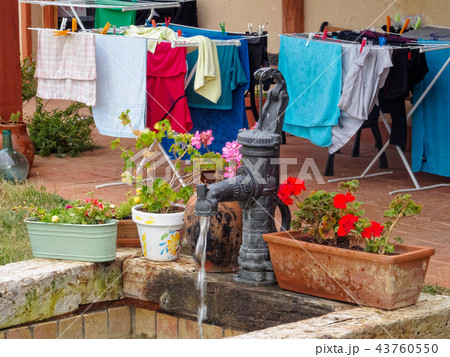 Water well and drying clothes - Moratinos 43760550
