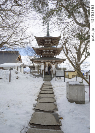 恵隆寺立木千手観音堂の境内地に小さなまばゆいばかりの塔があった事で再建された大日如来小金塔 43763363