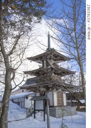 恵隆寺立木千手観音堂の境内地に小さなまばゆいばかりの塔があった事で再建された大日如来小金塔 43763367
