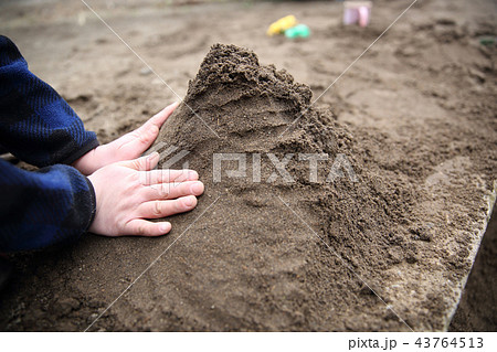 公園で遊ぶ子ども 43764513