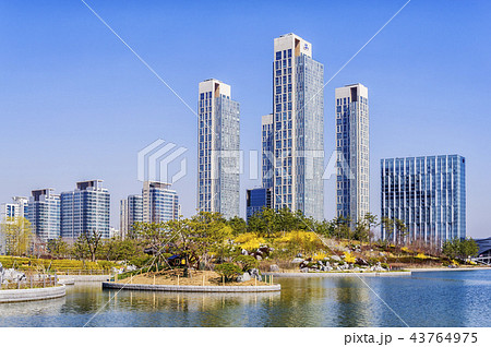 ビル 湖 高層ビル 43764975