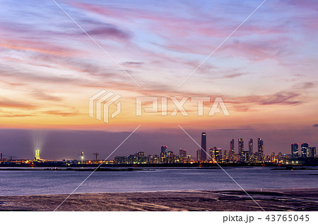 ビル 湖 風景 43765045