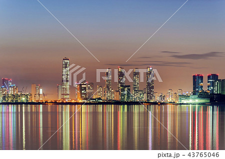 瓦屋 韓屋 ビル 43765046