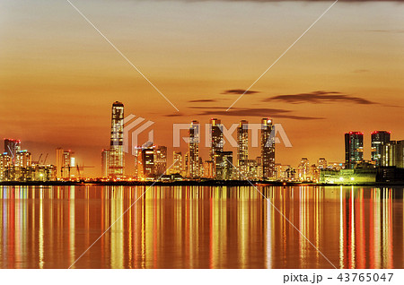 ビル 湖 高層ビル 43765047