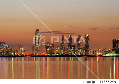 ビル 湖 高層ビル 43765049