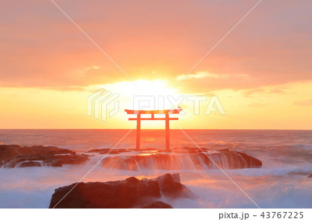 大洗磯前神社の日の出 43767225