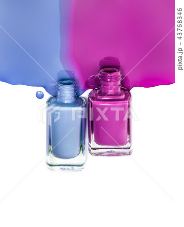 close up of nail polish flow on white background 43768346