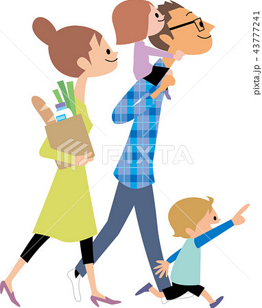 買い物帰りのヤングファミリー 43777241