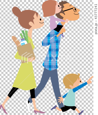 買い物帰りのヤングファミリー 43777241