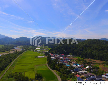 山間の集落〜ドローンで空撮（福島県大沼郡会津美里町大石字家ノ下） 43778193
