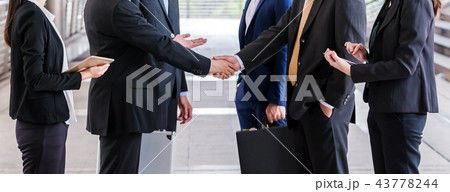 handshake of business People shaking hand in city 43778244