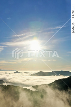 北海道　朝の太陽と雲海 43781368
