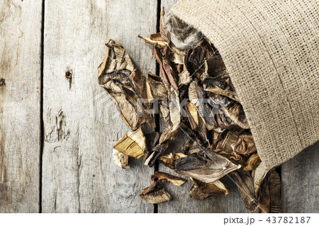 dried mushrooms scattered 43782187