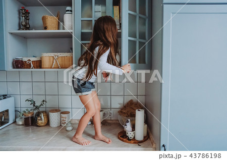 little girl opens the closet 43786198