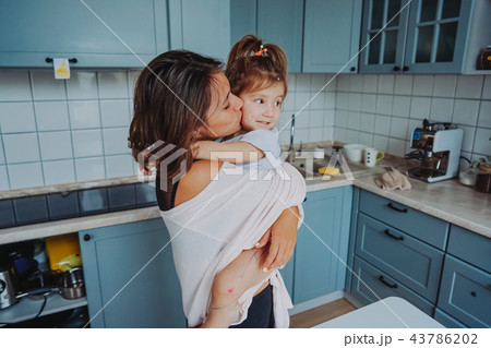 Mom and little daughter having fun together 43786202
