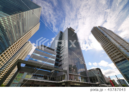 日本の東京都市景観　目黒駅前の街並みを望む 43787043