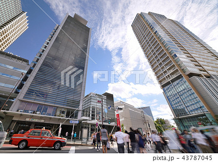 日本の東京都市景観　目黒駅前の街並みを望む 43787045