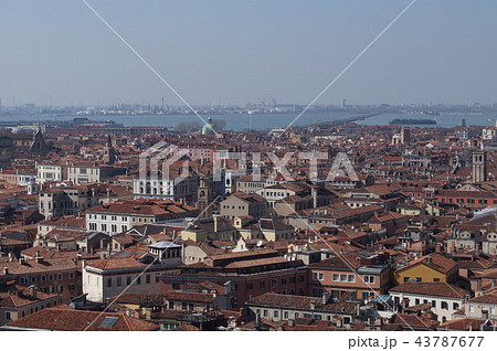 鐘楼からローマ広場、リベルタ橋方面の景色 鐘楼からローマ広場、リベルタ橋方面の景色 43787677