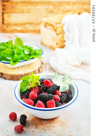 berries 43789391