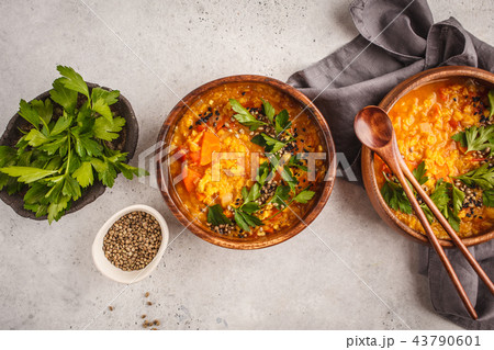 Yellow Indian vegan lentil soup curry with parsley 43790601