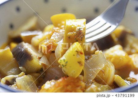 ズッキーニとナスと玉ねぎとトマトの炒め物の写真素材