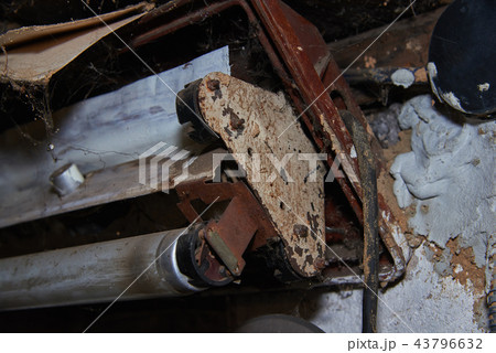 Old rusty mercury fluorescent lamp 43796632