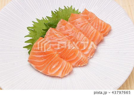 サーモン刺身 43797665