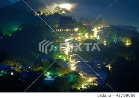 吉野山の夜景(奈良県吉野郡吉野町) 吉野山の夜景(奈良県吉野郡吉野町) 43799669
