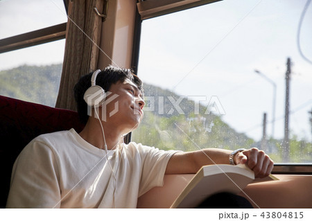 韓国人 旅行 休憩 43804815