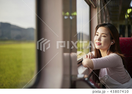 韓国人 室内 大学生 43807410