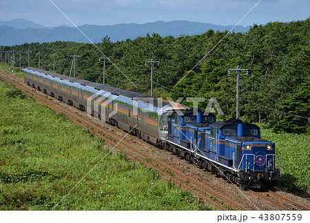室蘭本線を走るDD51重連寝台特急E26系カシオペア 室蘭本線を走るDD51重連寝台特急E26系カシオペア 43807559