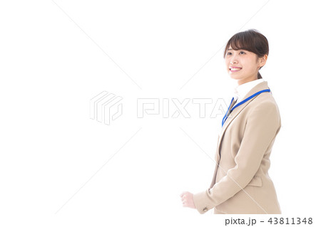 笑顔の若いビジネスウーマン 笑顔の若いビジネスウーマン 43811348