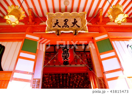 熊野那智　青岸渡寺　石段参道 ＆ 山門  （和歌山県 東牟婁郡 那智勝浦町 ） 43815473