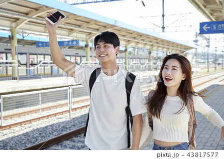 韓国人 旅行 休憩 43817577