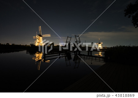 the windmills in Kinderdijk are illuminated the windmills in Kinderdijk are illuminated 43818869