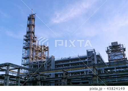 Refinery against the sky Refinery against the sky 43824149