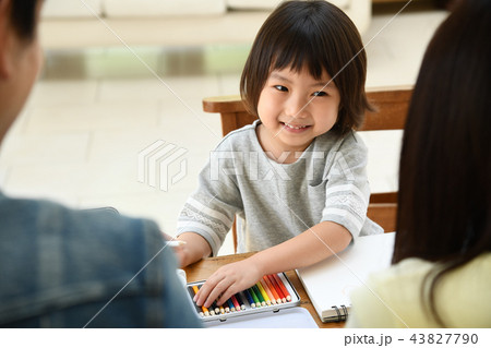 親子の会話　お絵かき 43827790