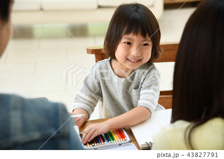 親子の会話　お絵かき 43827791