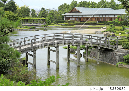 こしがや能楽堂 日本庭園花田苑 太鼓橋と能楽堂 奥 の写真素材 4300