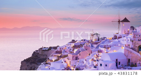 The famous sunset at Santorini in Oia village 43831178