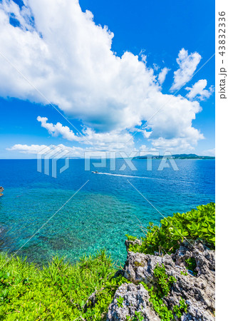 沖縄の真栄田岬 43832336