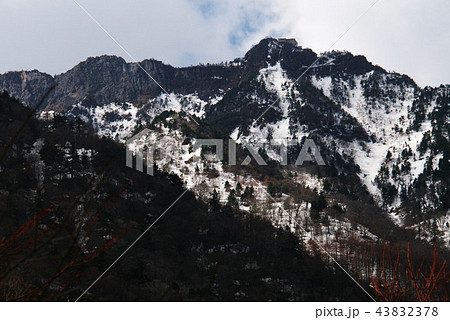四国石鎚山 残雪の石鎚山 春山 四国石鎚山 残雪の石鎚山 春山 43832378