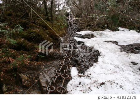 四国石鎚山 残雪の石鎚山 春山 四国石鎚山 残雪の石鎚山 春山 43832379