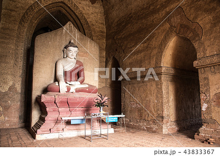 Sacred Buddha image in the temple 43833367