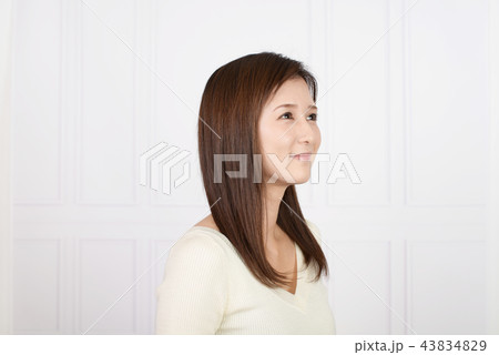 女性ポートレート 43834829