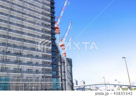 マンション・ビルの建設現場 マンション・ビルの建設現場 43835342