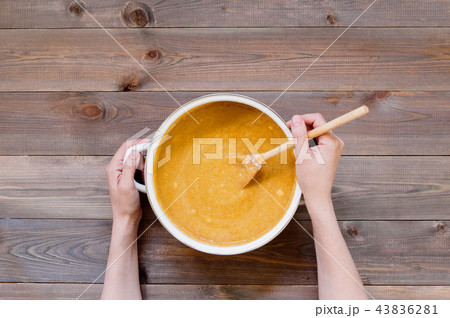 Ingredients for traditional gingerbread  43836281